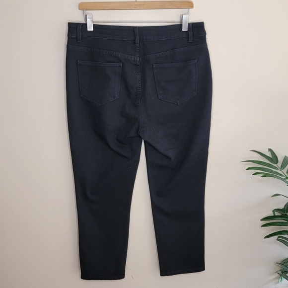 Soft Surroundings | Black Straight Leg Cropped Pull-on Waist Jeans - Picture 3 of 6